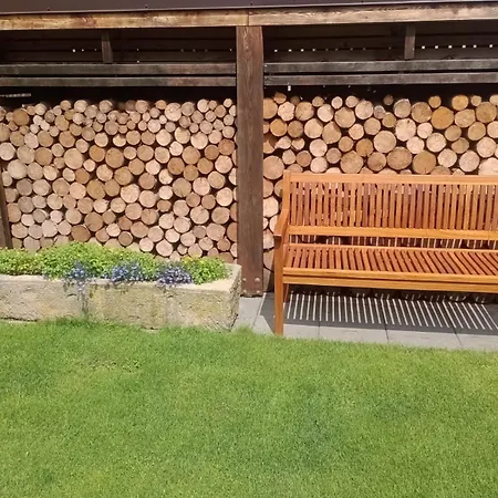 33 * Chvalkovice (Hradec Kralove)