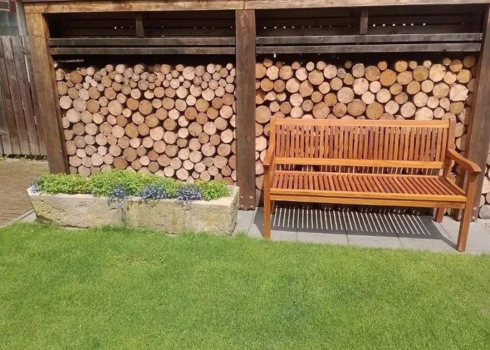 33 * Chvalkovice (Hradec Kralove)